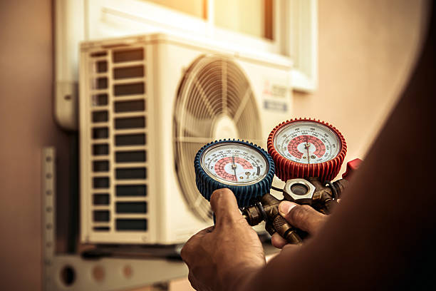 Professional Hvac technician working in Columbus, MS